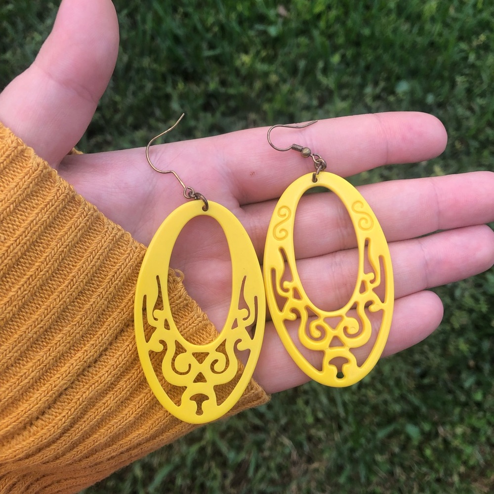 Vintage Yellow Dangling Earrings